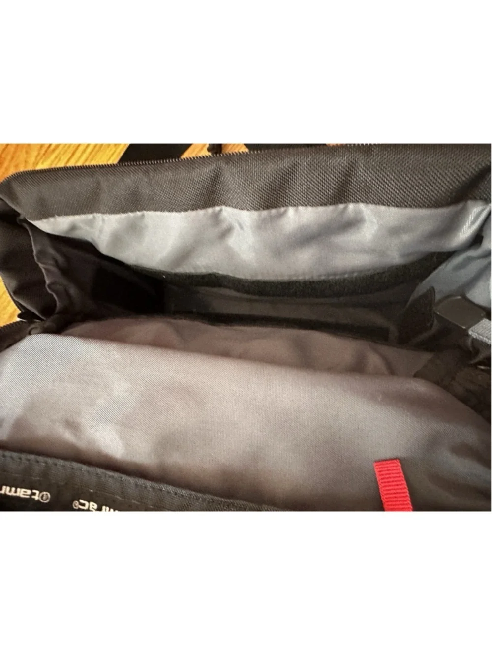 Tamrac Camera Bag Velocity 7x Sling Pack 5767 Adjustable Straps Model Photograph